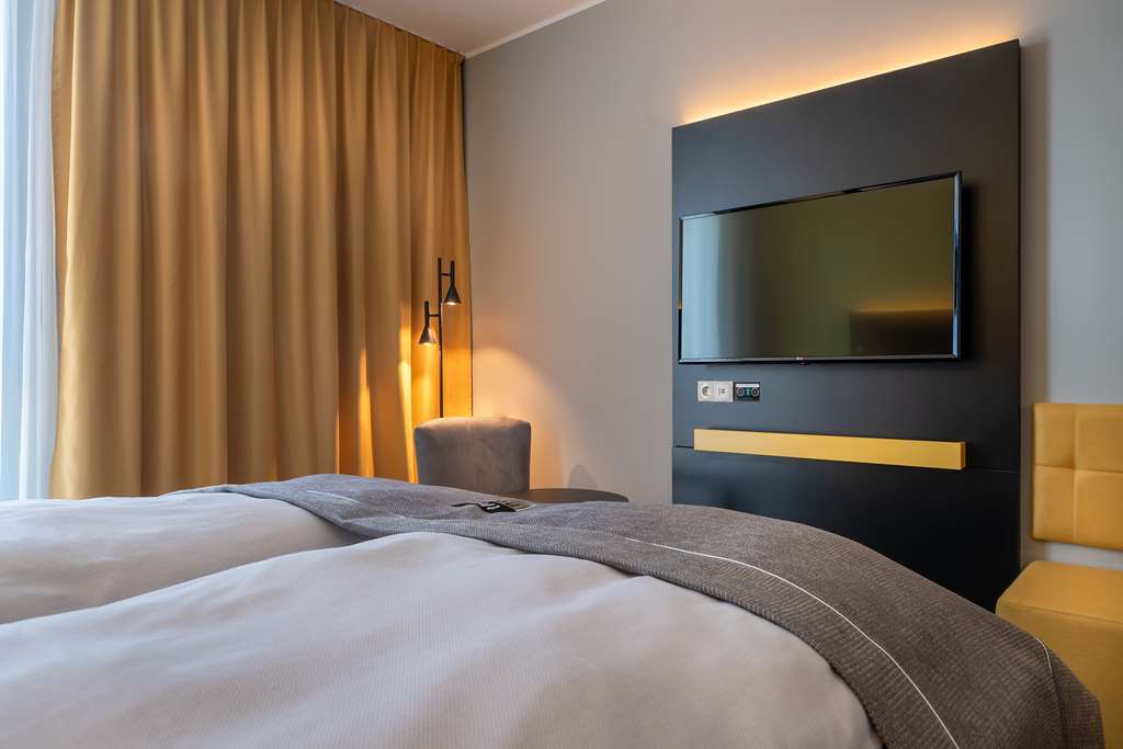 The Niu Fury Hotel Aschheim Room photo